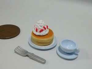 ★F323☆シルバニアファミリー　小物　食べ物　スイーツ　パンケーキ　クリーム☆ミニチュア　ホットケーキ　ドールハウス　