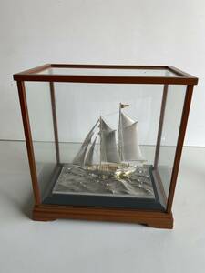 At750◆銀製◆帆船 ヨット 置物 SILVER970 銀細工 金属工芸 ガラスケース付き 1.4kg