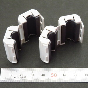 フェライトコア ノイズフィルター BoAm FEELUX 型番不明 高周波用 分割 クランプコア 外形約31mm×約21mm 適応電線径最大約9mm 2個 未使用