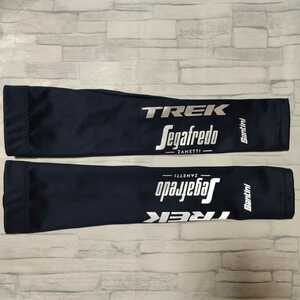 支給品　アームウォーマー　TREK Segafredo トレックセガフレード　紺　ロードバイク　サイクルジャージ　自転車　SMS サンティーニ