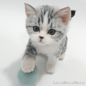 LocoMocoNeco 羊毛フェルト 猫 子猫 (サバ白) ハンドメイド リアル ドール インテリア ろこもこねこ