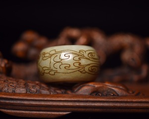 ▽鴻▽ 和田玉製 細密彫 如意紋指輪 置物 古賞物 中国古玩 中国古美術