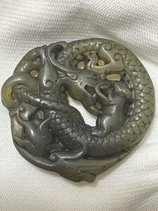 中国古玉　和田玉　骨董品　縁起物 置物 彫刻 浮彫翡翠の金銭龍 金運向上