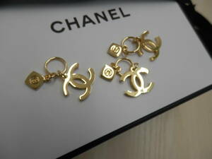 CHANEL シャネル ギフトボックスの出品 おまけついてきたホリデーチャーム 3個も付けます ロゴ チャーム 箱【A57】