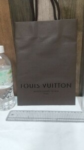 S5　 LOUIS VUITTON 　　ルイヴィトン　　ショップ袋　 紙袋　２８×２０×6ｃｍ位　未使用品