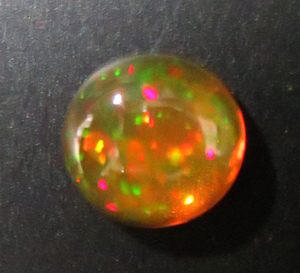 2618 ファイアーオパール ルース 2.06ct 橙透明の地色に赤.緑の遊色 メキシコ : 瑞浪鉱物展示館 【送料無料】