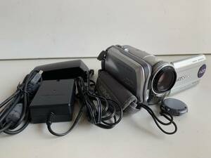 Hu896◆Victor ビクター◆デジタルビデオカメラ Everio 本体 GZ-MG77-S 2006年製 HDD リチウムイオン BN-VF707 ACアダプター AP-V14