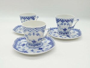 R-062596　デンマーク　ROYAL　COPENHAGEN(ロイヤルコペンハーゲン)　ブルーフルーテッド　フルレース　コーヒーカップ&ソーサー3客セット