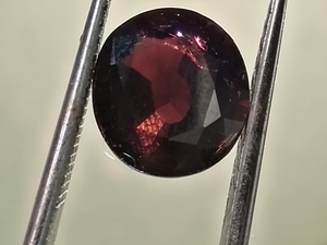 天然トルマリンワインレッドルース　　2.40　CT　8221