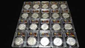 《委託販売 413》アメリカ古銭タイプ 1オンス 記念銀色コイン ケース入り２０枚。詳細不明 未鑑定品
