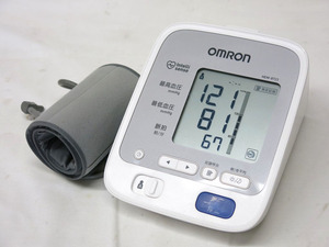 04K192 オムロン 自動電子血圧計 [HEM-8723] 上腕式血圧計 通電OK ※カフ(腕帯)難あり※ 中古 現状 売り切り