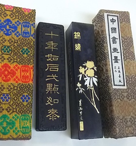 錦繍 中国 古墨 2点 上海墨厰出品 五石漆煙 油煙一〇二 1つ未使用 唐墨 書道具 総重量97g