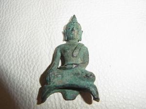 ■希少 美品 15～16世紀■ビルマ（ミャンマー）　シャン様式 青銅仏陀坐像 ストーリー 高さ5.6ｃｍ、横2.9ｃｍ、厚さ約1ｃｍ、重さ約35ｇ