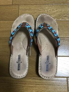 Minnetonka ミネトンカ 青色tan　auburn thong/アーバン トングビーズ刺繍サンダル6 22.5～23㎝