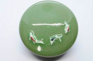 墨文字製作所　印合　墨合　錦鯉　陶器製　直径11ｃｍ　色：深緑