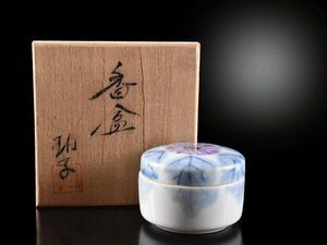 【雲】某有名コレクター買取品 小野珀子 染付花絵付香合 直径5cm 高さ3.5cm 共箱 古美術品(旧家蔵出)BA9905 LTcdyh