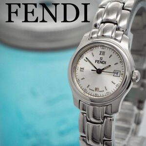 688 FENDI フェンディ時計　レディース腕時計　シルバー　デイト　シンプル