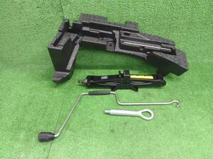 レクサス LS DAA-UVF46 車載工具 LS600HL 後席セパレートシートパッケージ 4WD 212 NO不明 64705-50040