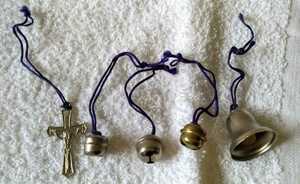 ストラップ型ヒモ吊し小さな金属小物昭和に集めた５個自宅保管中古品