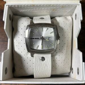 DIESEL ディーゼル 腕時計 時計 DZ-1226 デイト メンズ 高級感 アクセサリー ケース付き 中古品