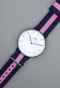 ☆時計☆Daniel Wellington (ダニエルウェリントン)☆DW-0604DW☆W文字盤 ユニセックス クォーツ 腕時計☆未使用品・電池交換済『VRW-66』