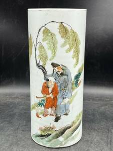 r6050642 中国美術　花瓶　人物　筆筒　中国　時代物　色絵磁器