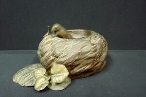 W151 現状品 鋳銅製 金工師：直光(銘) 岩に文鳥 重さ2200ｇ 置物 飾り物 インテリア 希少/80