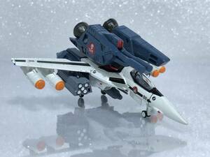 ■完成品 1/144 VF-1S バルキリー ファイター 大気圏外専用ブースター ストライクバルキリー 一条輝機 ♯ 超時空要塞マクロス劇場版