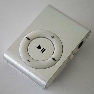 【シルバー】【ボタンホワイトタイプ】MP3 プレイヤー 音楽 SDカード式 充電ケーブル付き 【ボタンホワイトタイプ】