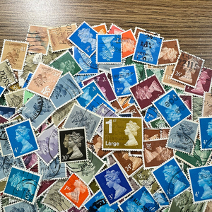 【イギリス】1960年代～使用済みMachin切手（エリザベス女王）大量200枚まとめてロット！希少！！(gbpubLYQZr)