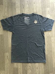 Hurley VネックTシャツ