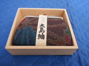 B3『本場　大島紬の小銭入れ　がま口（小）』～木箱入り