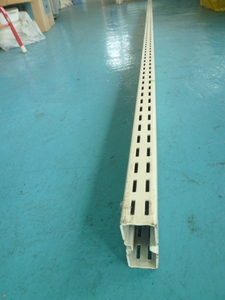 展示用、支柱、全長２１０cm、全幅８、８ｃｍ、厚み２ｃｍ。美品、