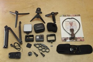 GoPro HERO6 Black 128GBSD 48LEDライト 3WAY自撮り棒 防風スポンジ リストマウント付き 防水カメラ 4K60P タッチディスプレイ 送料無料