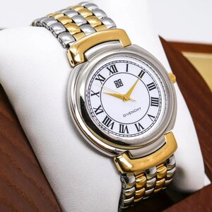 ◆美品 稼働 GIVENCHY 腕時計 4Gロゴ 新品電池 メンズ v