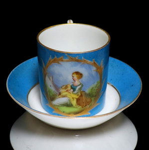 アンティーク・セーブル(SEVRES) 18世紀 1764年頃 金彩 カップ&ソーサー 水色 夫人 女性 ハンドペイント C&S マイセン 陶器 ライトブルー 
