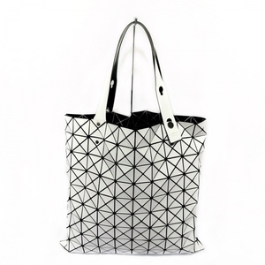 バオバオイッセイミヤケ BAOBAO ISSEYMIYAKE トートバッグ BB55-AG008 - PVC(塩化ビニール)×ポリエステル×ナイロン×ポリウレタン 白×黒