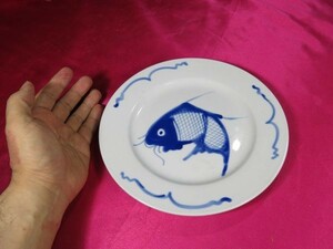 魚紋染付皿　中国 磁器　made in china