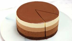 ３種類のチョコレートムースケーキ5号【15cm】ソフトでとろける触感