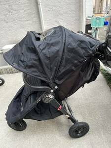 baby jogger city mini GT ベビージョガー シティミニGTの中古品です。黒 メーカー小売希望金額：36,300円、折りたたみタイプ、重量：6.4kg