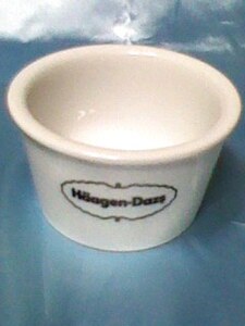 ハーゲンダッツ 非売品 アイスクリームカップ　白　ロゴ　マーク　陶器　 中古 　超激レア　USED