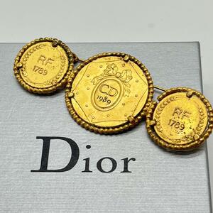 希少 クリスチャンディオール Christian Dior ブローチ アクセサリー ロゴ 文字 コイン 3連 刻印 ゴールド 金 高級品 ビンテージ