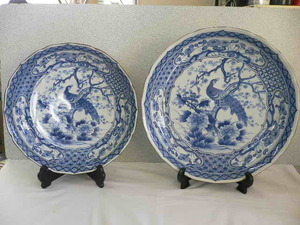 3941) 玄昌窯 飾り皿 大皿 深皿 37㎝ 32㎝ 2枚 染付 孔雀花 オードブル 和柄