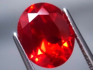 4.48ct 新品・ピジョンブラッドカラー合成ルビー ブラックライト発色効果あり