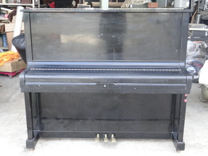 H1924　直接引き取り　 VICTOR　ピアノ V７ 黒塗り 高級品 音色の良いお勧め品 格安提供 動作確認済み　音出し確認済み　中古ピアノ　