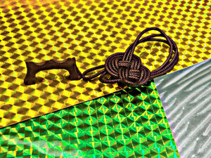 (送料無料)1.100円　沖縄三線専用　グレーの糸掛けと縞黒檀製ウマセット