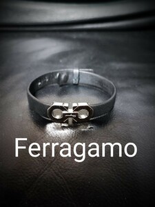 良品　Ferragamo　フェラガモ　ブレスレット　ガンチーニ　バングル　シルバー　レザー　￥51,700円