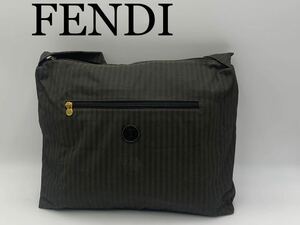 FENDI フェンディ　ペカン　ショルダーバッグ　肩掛け　ブランド　オシャレ