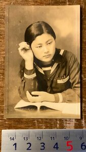 RR-5896 ■送料込■ 女性 女学生 美人 美少女 セーラー服 おさげ 教科書 勉強 万年筆 記念写真 写真 古写真 印刷物/くKAら