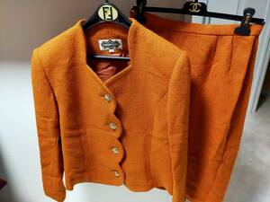 帝国ホテルブティック　レジァンス　定価10万 セットアップ　ジャケット&スカート　スーツ　金ボタン　オレンジ　40
